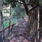 登城口。普段は施錠されている