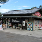 静岡おでん公園内売店、結構人が居る
