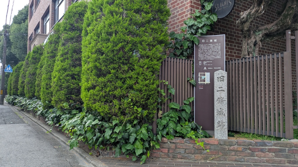 石碑と説明板