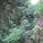 ④	本郭と外郭を遮断する高さ20ｍのシラスの切堀