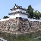 ①	竹中重利（半兵衛の甥）が築いた堀と石