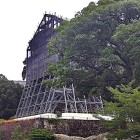 ⑦	ビクともしなかった飯田丸五階櫓の耐震石垣（鉄骨の中）