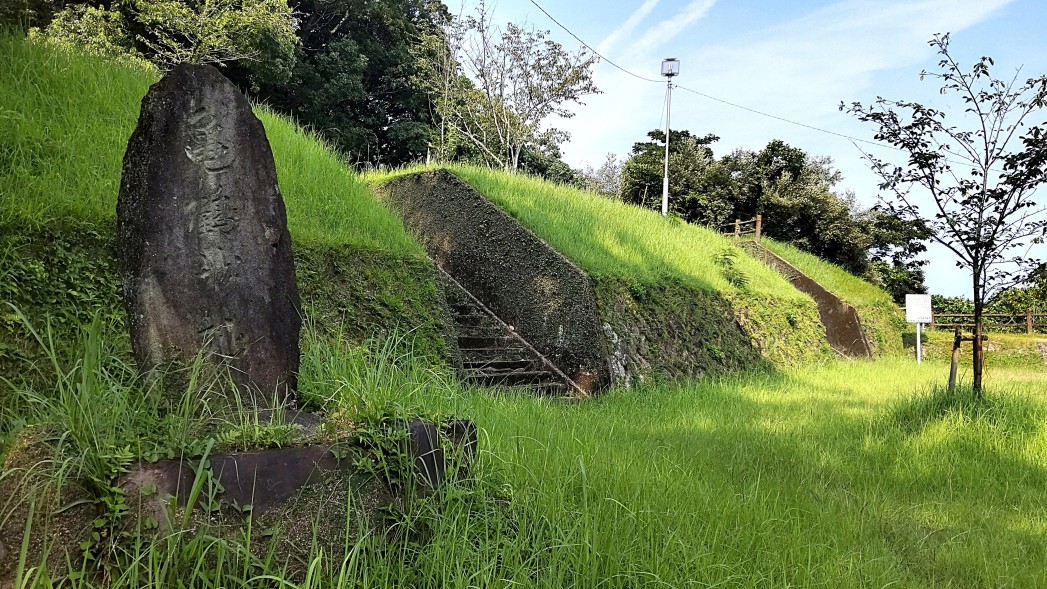 ①	鹿屋城（本郭）