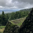 本丸3段石垣と能登半島を望む