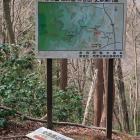 行市山・別所山・林谷山史跡案内図と金森長近砦跡の案内表示