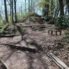 南出郭群