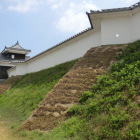 屏風折れの土塀