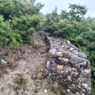 一の丸の虎口(後)から登る石塁