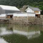 復元中ノ御門を内濠越しに眺める