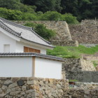 中ノ御門渡櫓門越しに二の丸天球丸石垣群