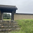 再現された門