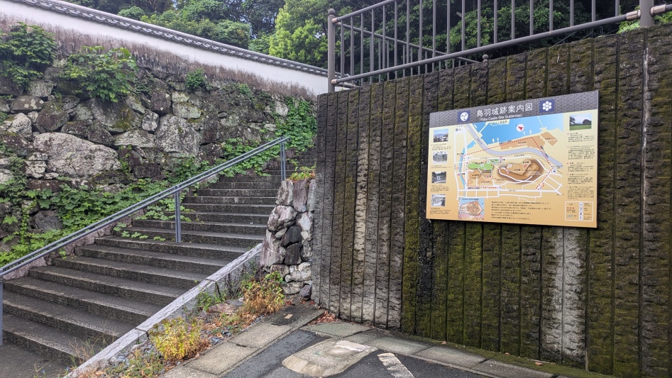 市役所側の登城口