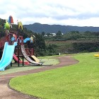 ⑥	のびのび公園に架かる赤い橋（まだ渡れません）