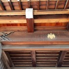 ③	追手門に輝く金色の桐紋（豊臣の家紋）