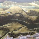 ④	虎居城模型（歴史資料センターより）