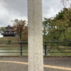 石標から三重櫓を望む