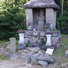 地震後の親子観音