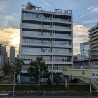近くの歩道橋から
