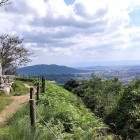 ⑥	本丸から久留米の方向を眺める（かすかに高良山が見える）